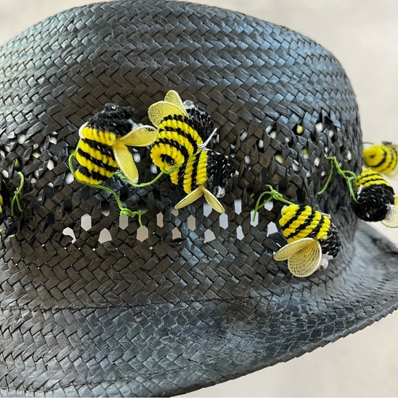 Black straw fedora like hat styled with honey bees. M - Picture 3 of 5